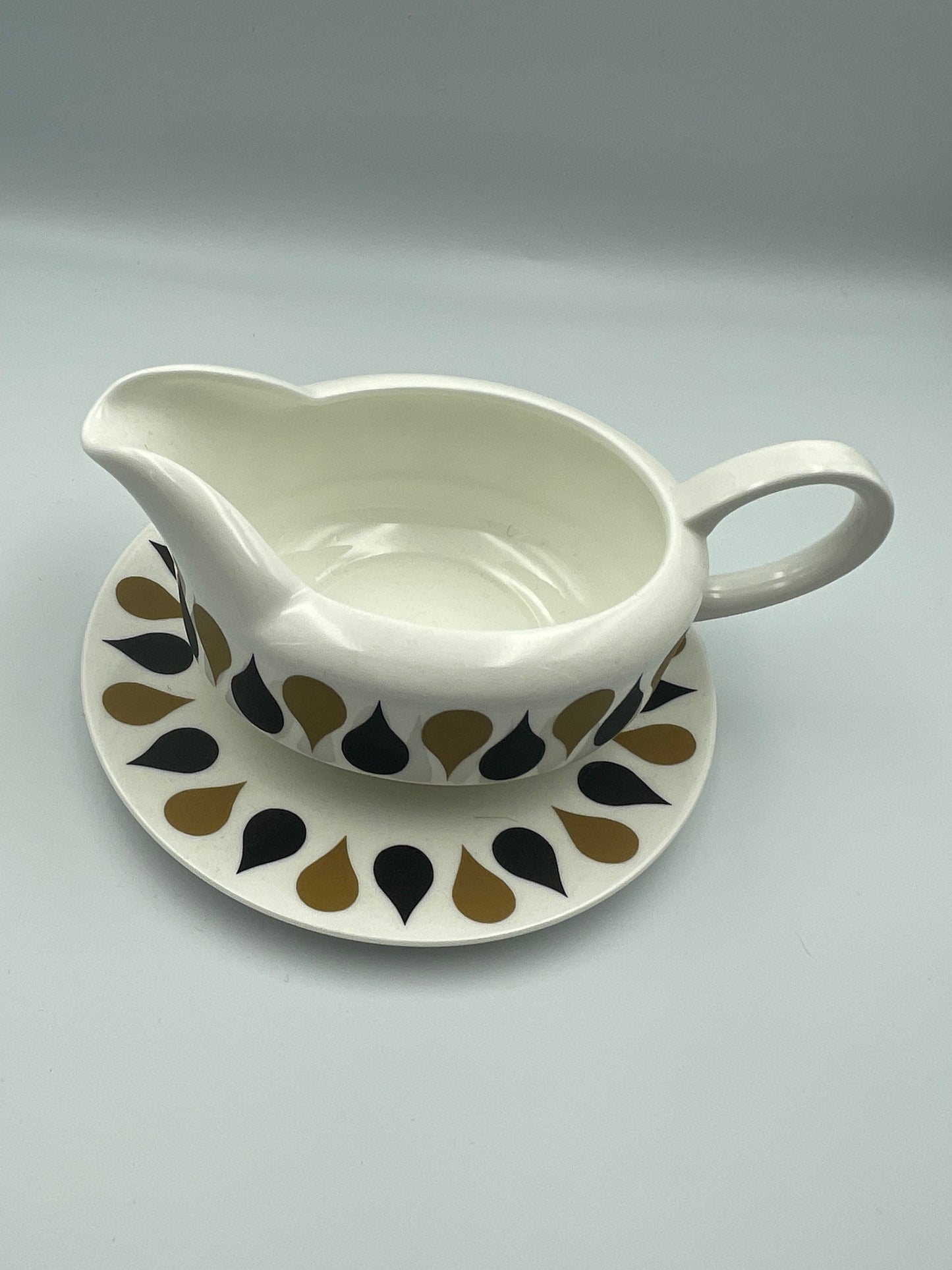 Susie Cooper Diablo gravy boat and saucer