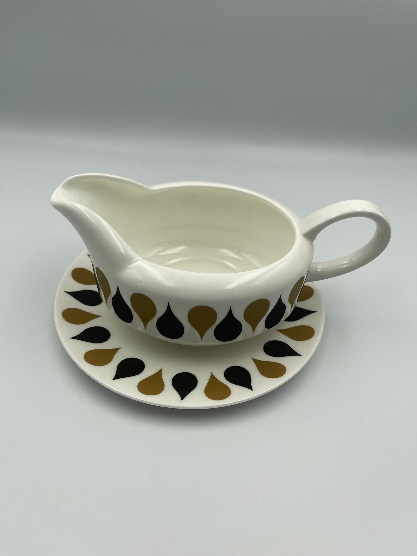 Susie Cooper Diablo gravy boat and saucer