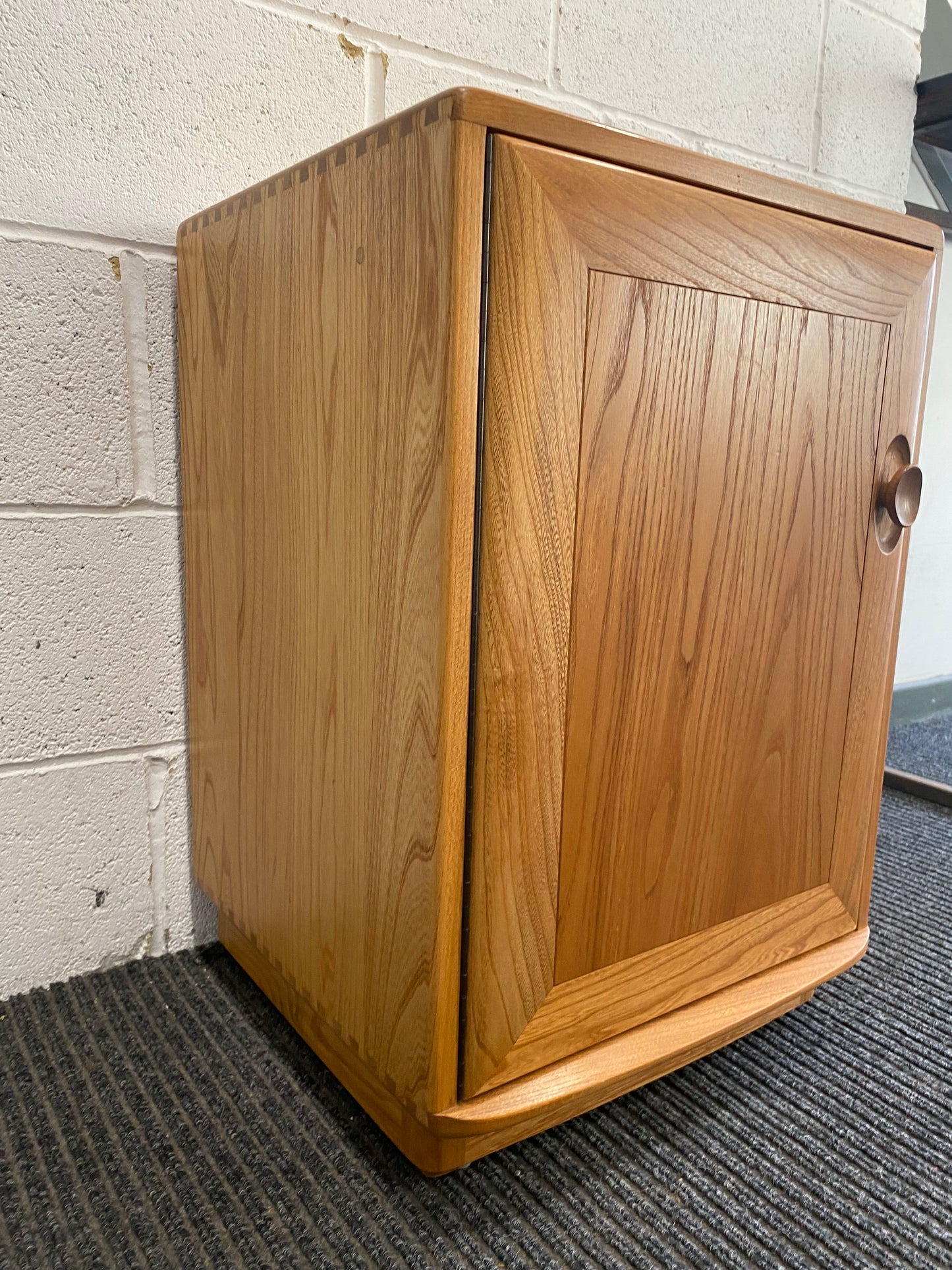 Single door Ercol Windsor cabinet #1008
