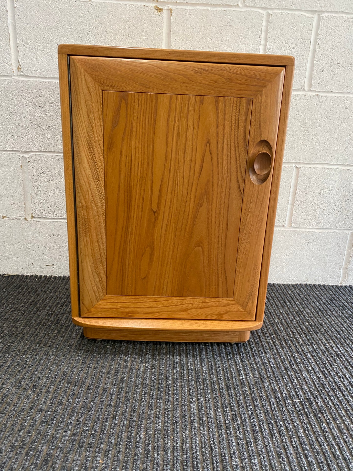 Single door Ercol Windsor cabinet #1008