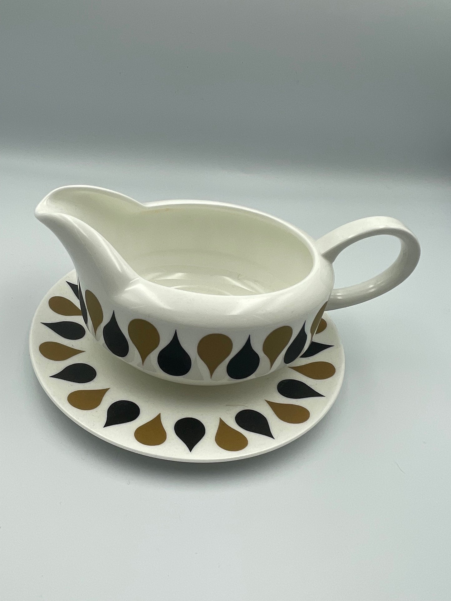 Susie Cooper Diablo gravy boat and saucer
