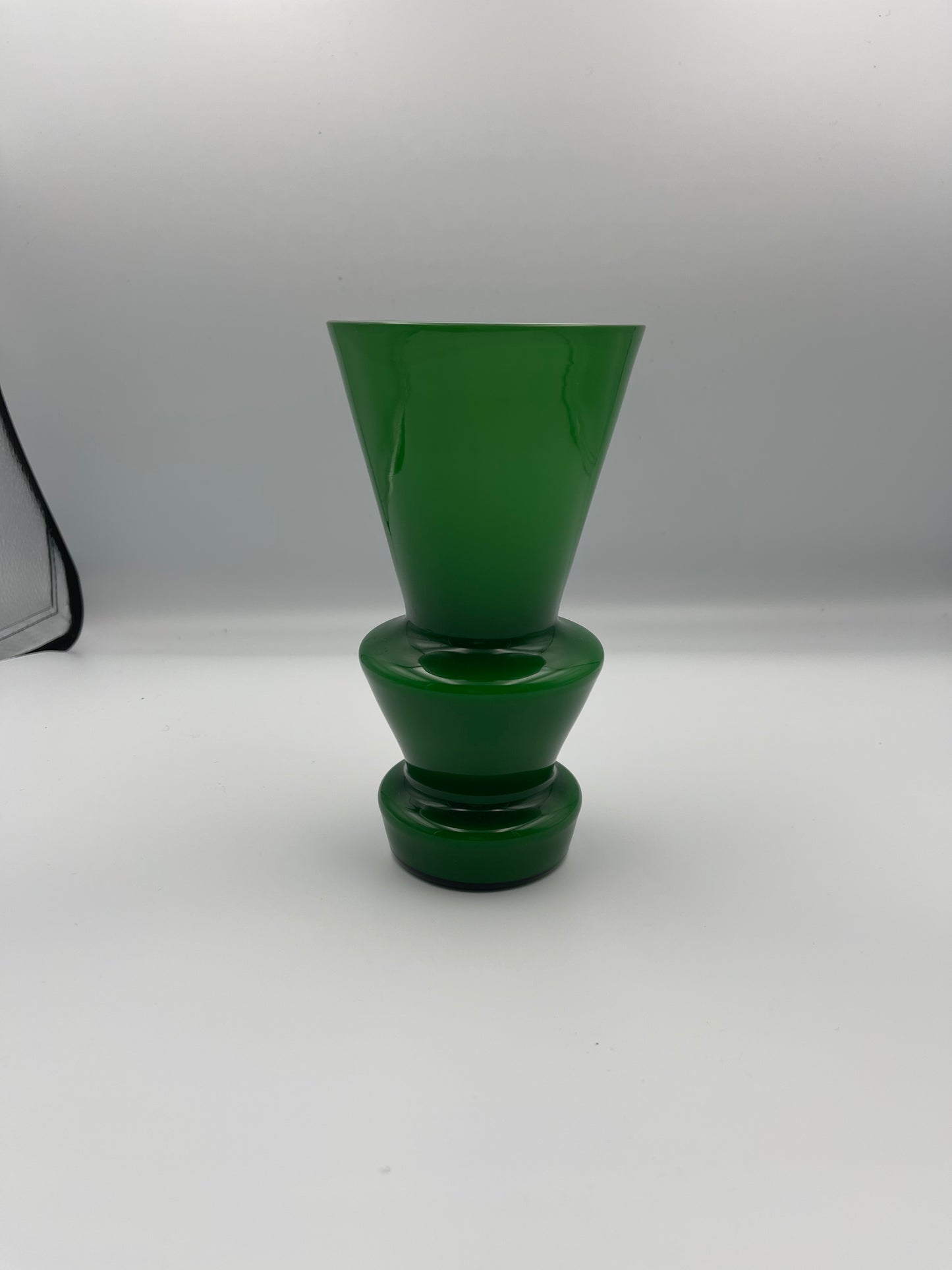 Lindshammer / Alstetbro Swedish Green Hopped cased Vase