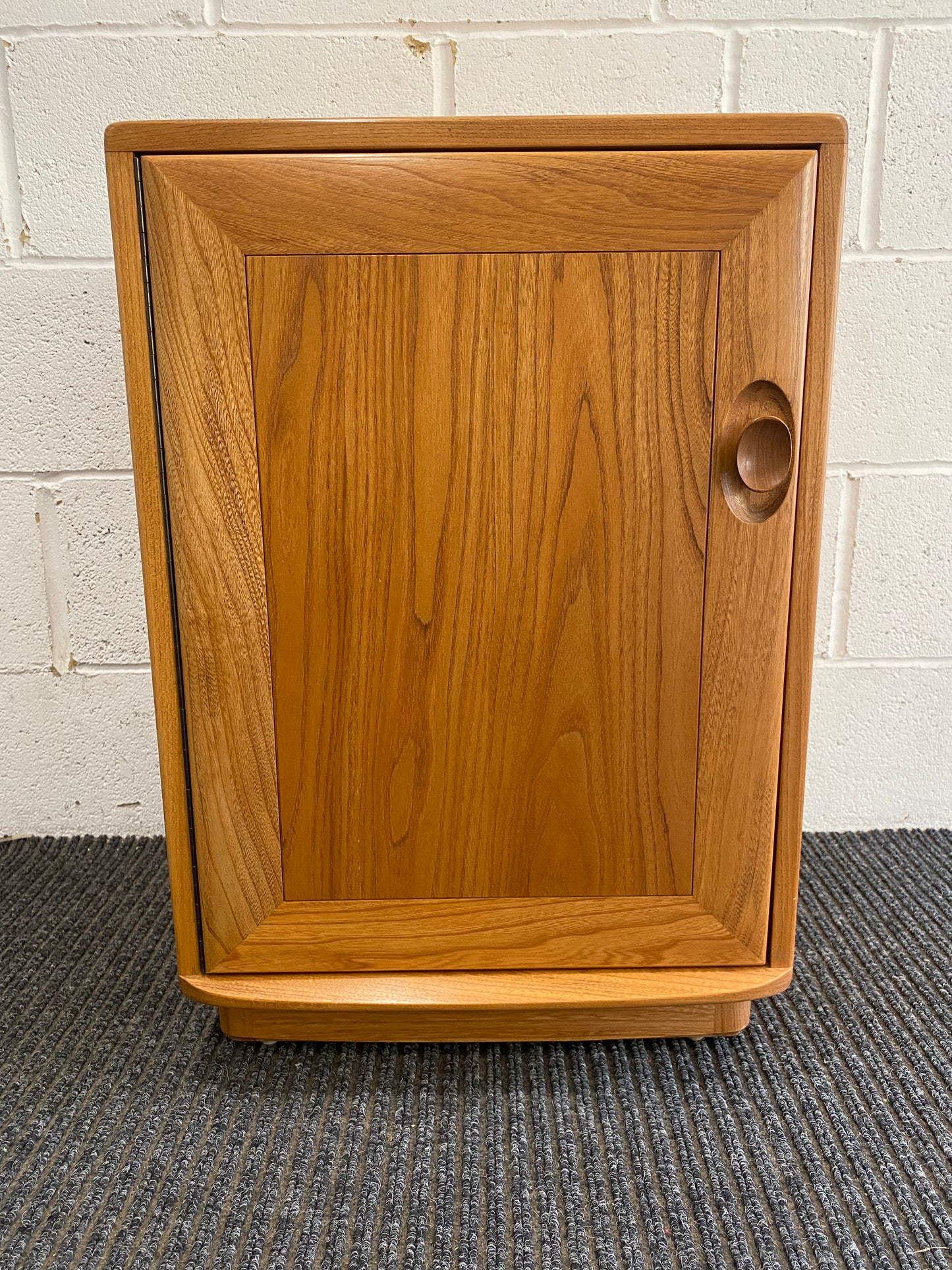 Single door Ercol Windsor cabinet #1008