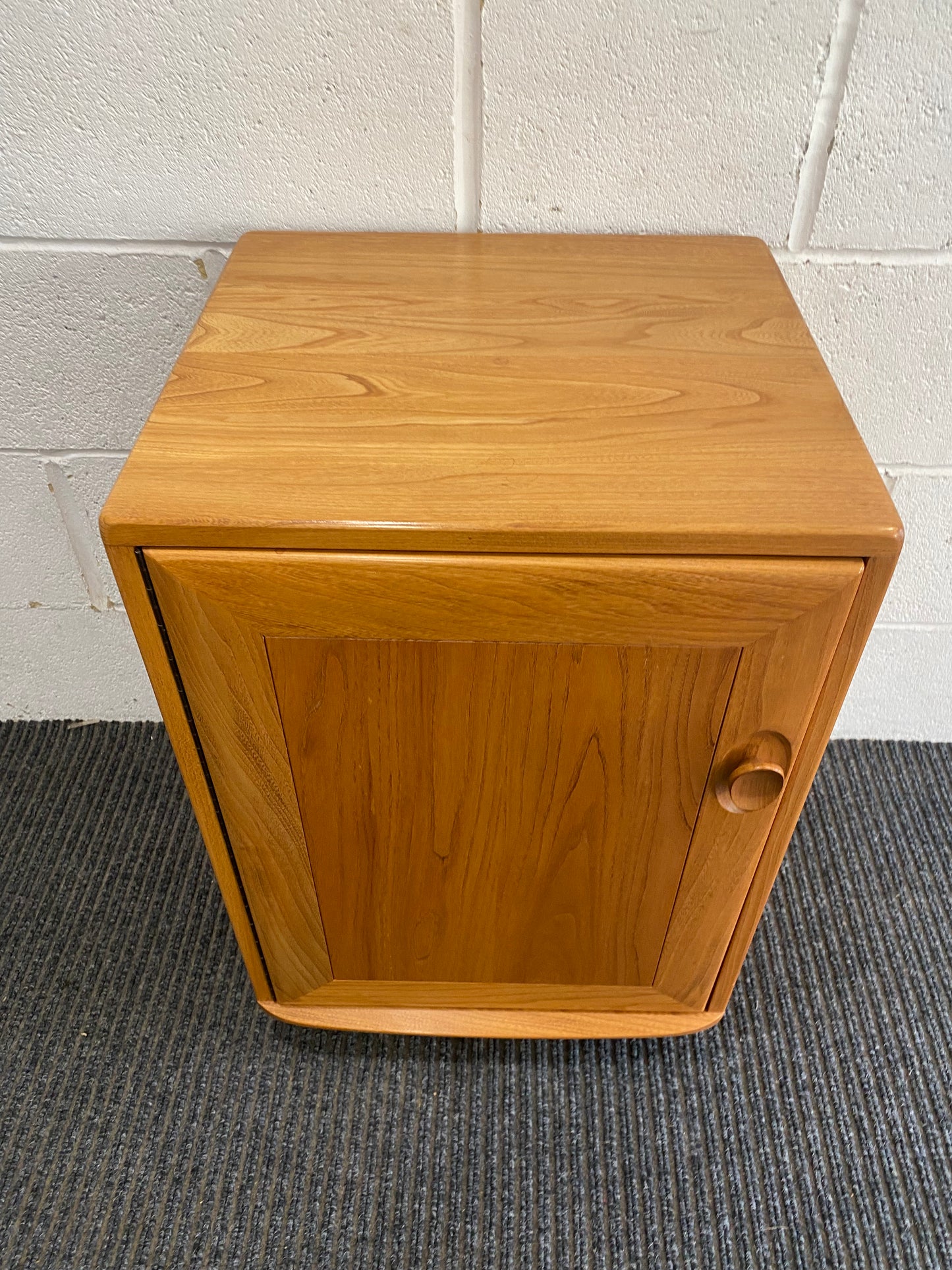 Single door Ercol Windsor cabinet #1008