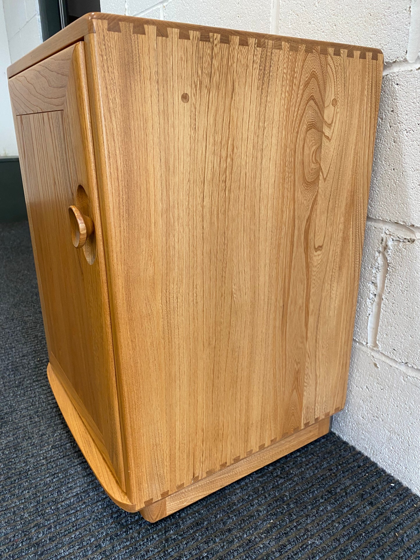 Single door Ercol Windsor cabinet #1008