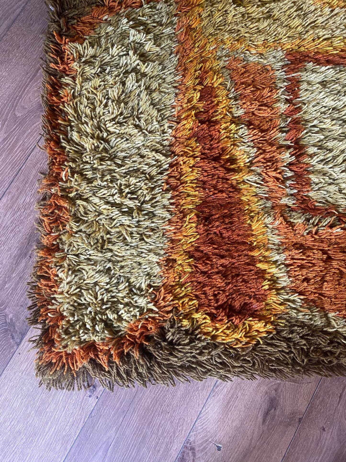 Beautiful wool Midcentury rug
